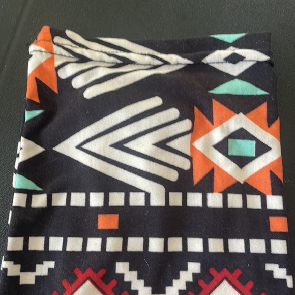 Super soft leggings, Aztec looking print, excellent condition. Great colors - Picture 2 of 4